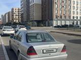 Mercedes-Benz C 200 1998 года за 2 400 000 тг. в Астана – фото 3