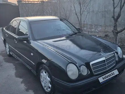Mercedes-Benz E 320 1996 года за 2 300 000 тг. в Алматы – фото 3