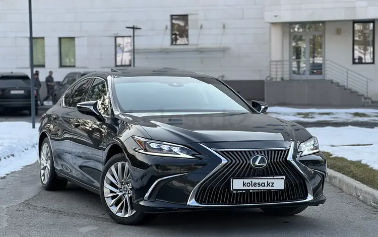 Lexus ES 300h 2021 годаfor19 500 000 тг. в Алматы