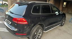 Volkswagen Touareg 2012 года за 12 700 000 тг. в Алматы – фото 2