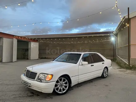 Mercedes-Benz S 320 1997 года за 3 600 000 тг. в Актау – фото 2