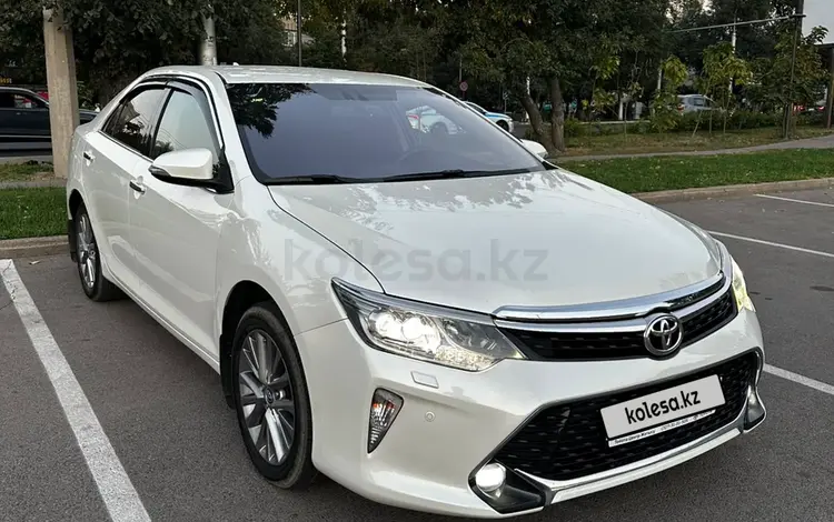 Toyota Camry 2017 года за 11 850 000 тг. в Алматы