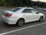 Toyota Camry 2017 года за 11 850 000 тг. в Алматы – фото 2