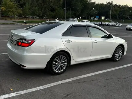 Toyota Camry 2017 года за 11 850 000 тг. в Алматы – фото 2