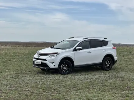 Toyota RAV4 2019 года за 10 800 000 тг. в Астана