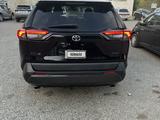 Toyota RAV4 2019 года за 8 600 000 тг. в Атырау