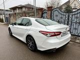 Toyota Camry 2023 года за 16 300 000 тг. в Алматы – фото 3