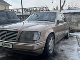 Mercedes-Benz E 220 1994 года за 1 550 000 тг. в Алматы – фото 3