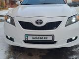 Toyota Camry 2006 года за 5 350 000 тг. в Актобе – фото 2