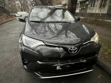Toyota RAV4 2015 года за 9 100 000 тг. в Алматы
