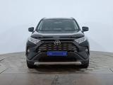 Toyota RAV4 2021 года за 13 810 000 тг. в Астана – фото 2
