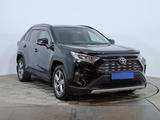 Toyota RAV4 2021 года за 13 810 000 тг. в Астана – фото 3