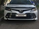 Toyota Camry 2020 года за 14 000 000 тг. в Атырау – фото 3