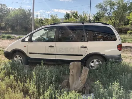 Volkswagen Sharan 1997 года за 1 200 000 тг. в Сатпаев