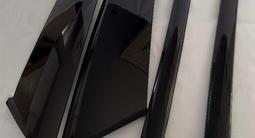 Молдинг стойки передние и задние на Range Rover 405 2013-2018 за 60 000 тг. в Алматы