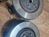 Диски тормозные передний правый и левый на тойота Рав4 за 100 тг. в Алматы