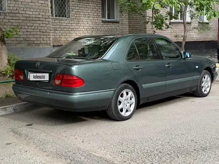 Mercedes-Benz E 200 1995 года за 2 200 000 тг. в Павлодар – фото 2