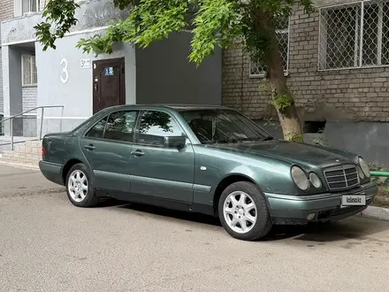 Mercedes-Benz E 200 1995 года за 2 200 000 тг. в Павлодар