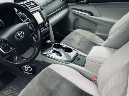 Toyota Camry 2014 года за 5 800 000 тг. в Атырау – фото 22