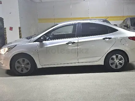 Hyundai Solaris 2015 года за 5 299 000 тг. в Астана – фото 2