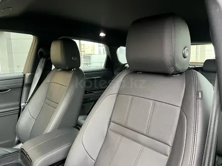 Land Rover Range Rover Evoque 2023 года за 30 558 000 тг. в Алматы – фото 11
