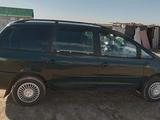 Volkswagen Sharan 1997 годаүшін1 700 000 тг. в Аксай