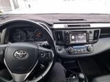 Toyota RAV4 2018 года за 11 200 000 тг. в Актобе – фото 3