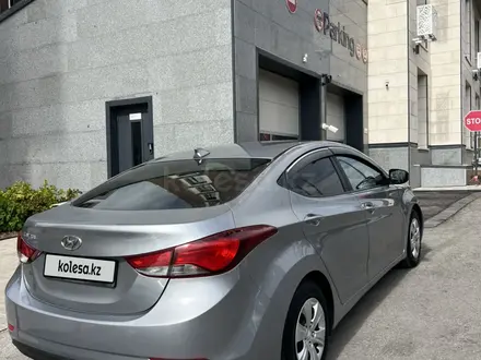Hyundai Elantra 2015 года за 5 350 000 тг. в Шымкент – фото 3