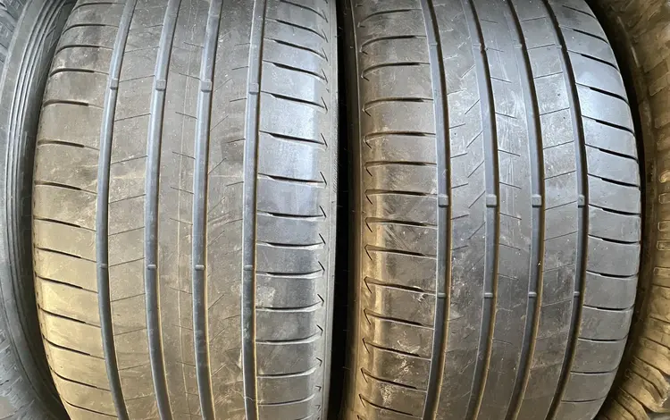 Пара летние шины 285/35/22 285/35R22 Bridgestoone. за 150 000 тг. в Алматы