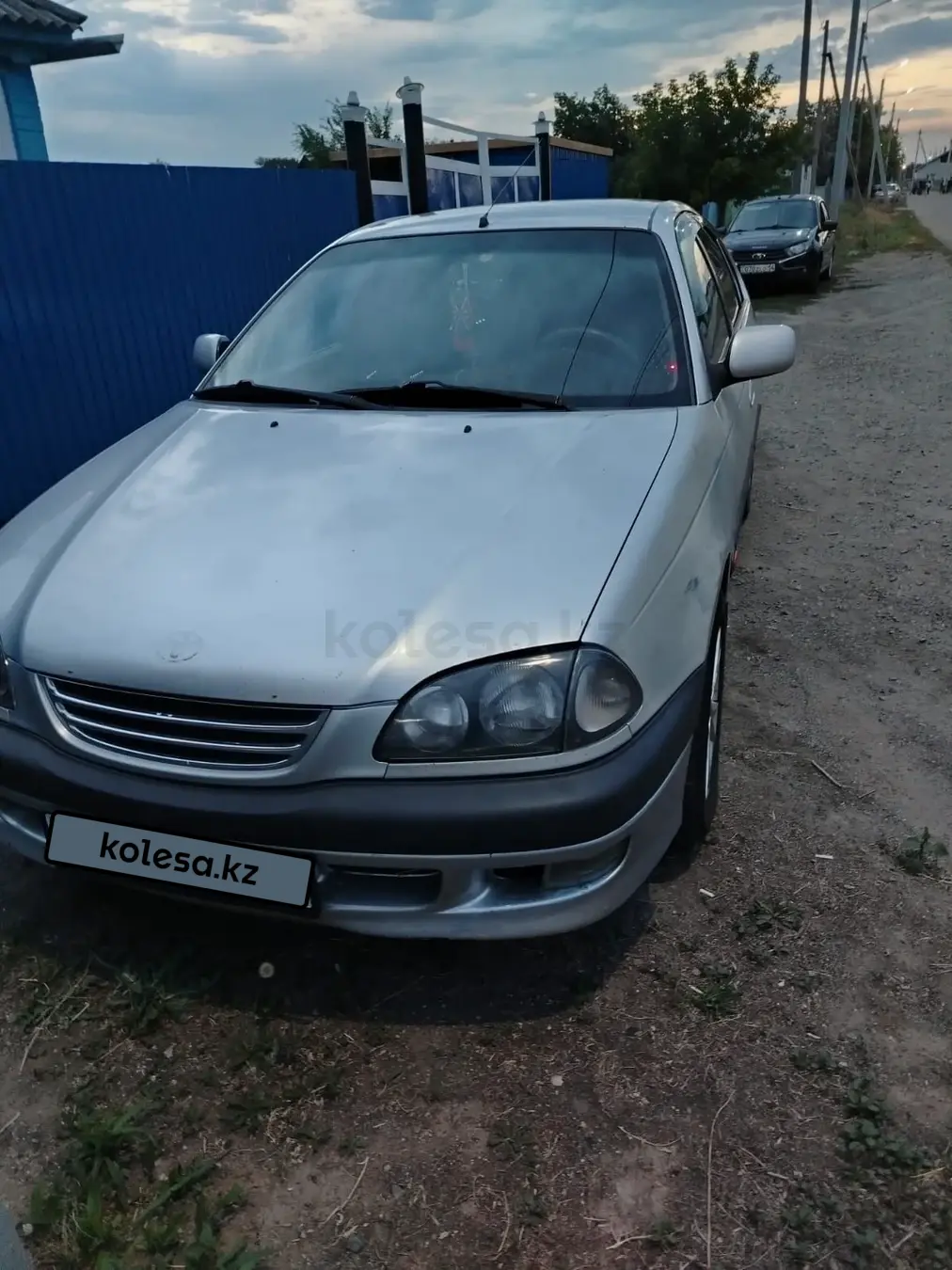 Toyota Avensis, 1998