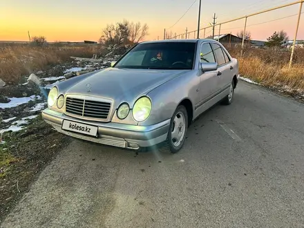 Mercedes-Benz E 200 1995 года за 2 100 000 тг. в Житикара – фото 3