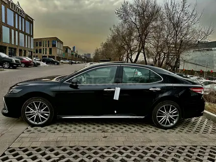 Toyota Camry 2023 года за 14 900 000 тг. в Алматы – фото 2