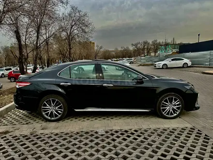 Toyota Camry 2023 года за 14 900 000 тг. в Алматы – фото 6