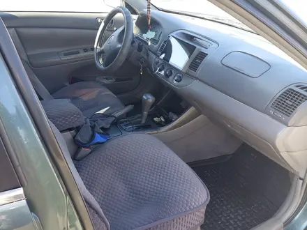 Toyota Camry 2001 года за 4 700 000 тг. в Усть-Каменогорск – фото 2