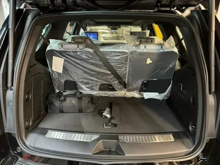 Chevrolet Tahoe Premier 2025 года за 49 900 000 тг. в Алматы – фото 23