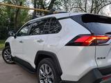 Toyota RAV4 2021 года за 22 000 000 тг. в Уральск – фото 5