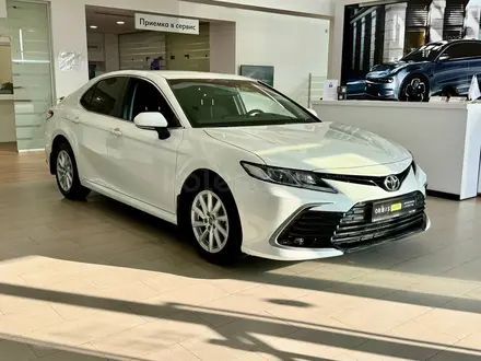 Toyota Camry 2021 года за 13 790 000 тг. в Атырау – фото 4