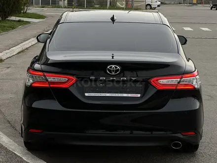 Toyota Camry 2019 года за 14 800 000 тг. в Алматы – фото 7