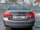 Chevrolet Cruze 2013 года за 3 800 000 тг. в Семей – фото 2