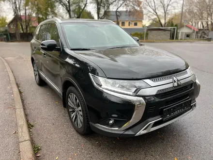 Mitsubishi Outlander 2021 года за 11 650 000 тг. в Алматы – фото 2