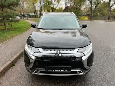 Mitsubishi Outlander 2021 года за 11 650 000 тг. в Алматы – фото 3