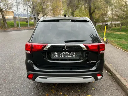 Mitsubishi Outlander 2021 года за 11 650 000 тг. в Алматы – фото 4