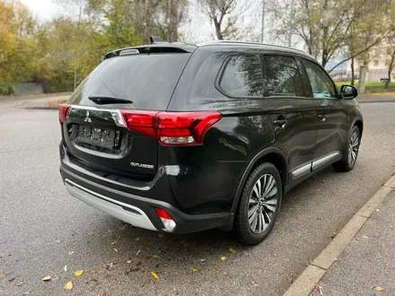 Mitsubishi Outlander 2021 года за 11 650 000 тг. в Алматы – фото 7