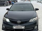 Toyota Camry 2014 годаfor8 700 000 тг. в Актобе – фото 2