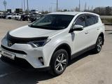 Toyota RAV4 2017 года за 10 500 000 тг. в Астана – фото 2