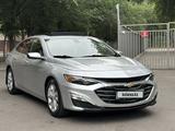 Chevrolet Malibu 2019 года за 7 999 999 тг. в Алматы – фото 4