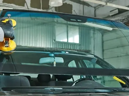 Установка Лобовых стекол на все марки авто за 22 000 тг. в Алматы – фото 4