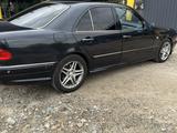 Mercedes-Benz E 320 1999 годаүшін3 000 000 тг. в Усть-Каменогорск – фото 4