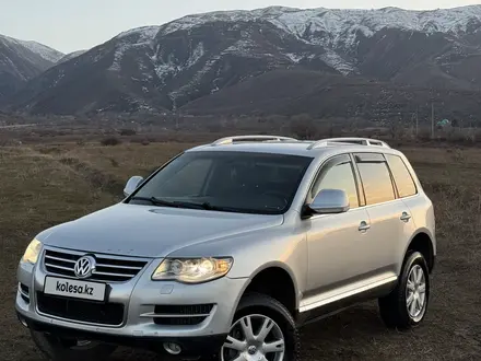 Volkswagen Touareg 2008 года за 7 850 000 тг. в Астана