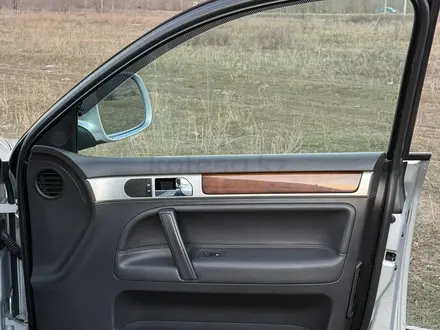 Volkswagen Touareg 2008 года за 7 850 000 тг. в Астана – фото 11